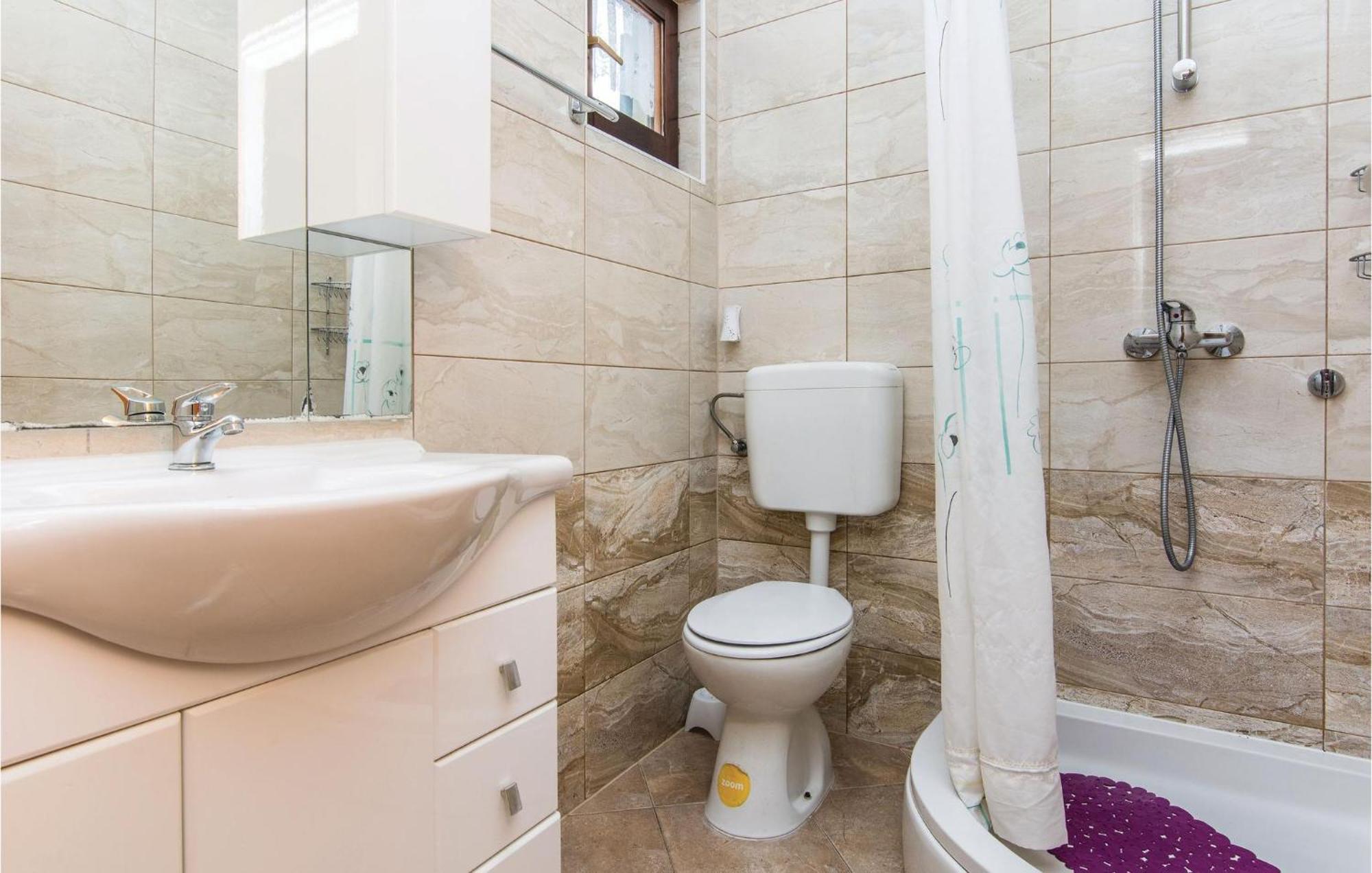 4 Bedroom Awesome Apartment In Starigrad Exterior foto