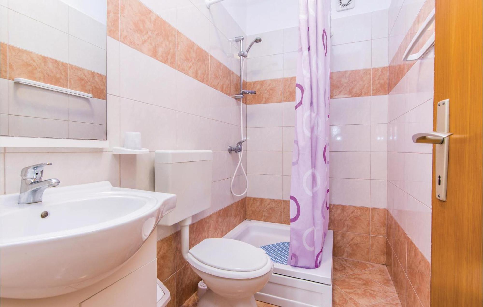 4 Bedroom Awesome Apartment In Starigrad Exterior foto
